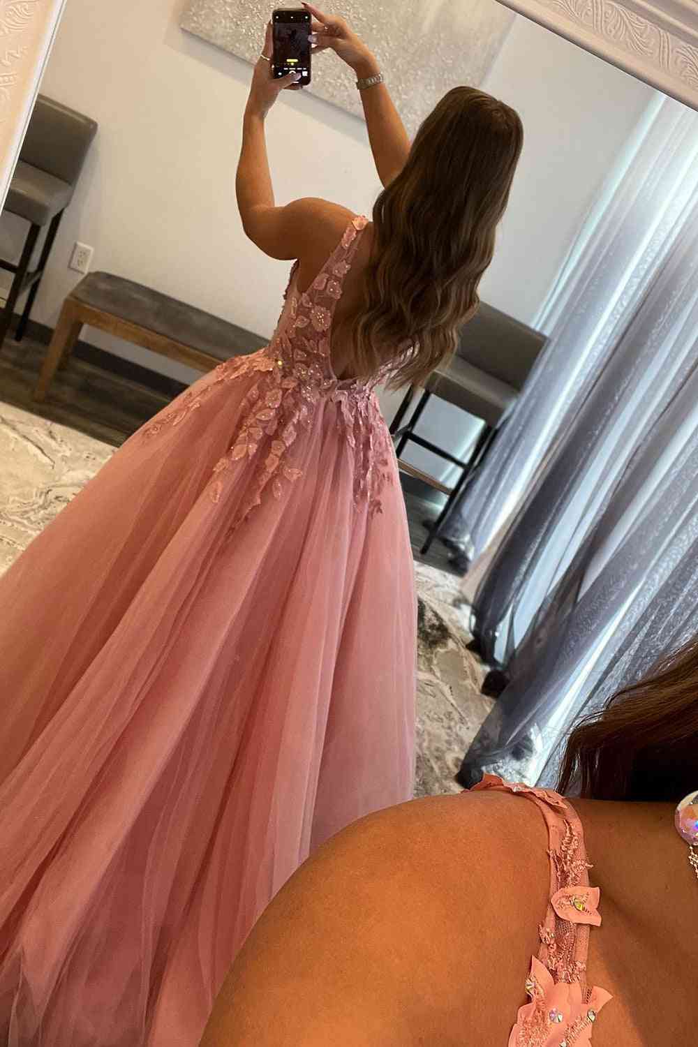 Vestido de fiesta largo de tul con escote en V y corte en A con apliques