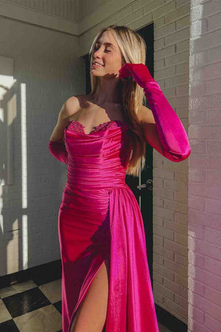 Vestido largo de fiesta plisado de satén fucsia sin tirantes estilo sirena