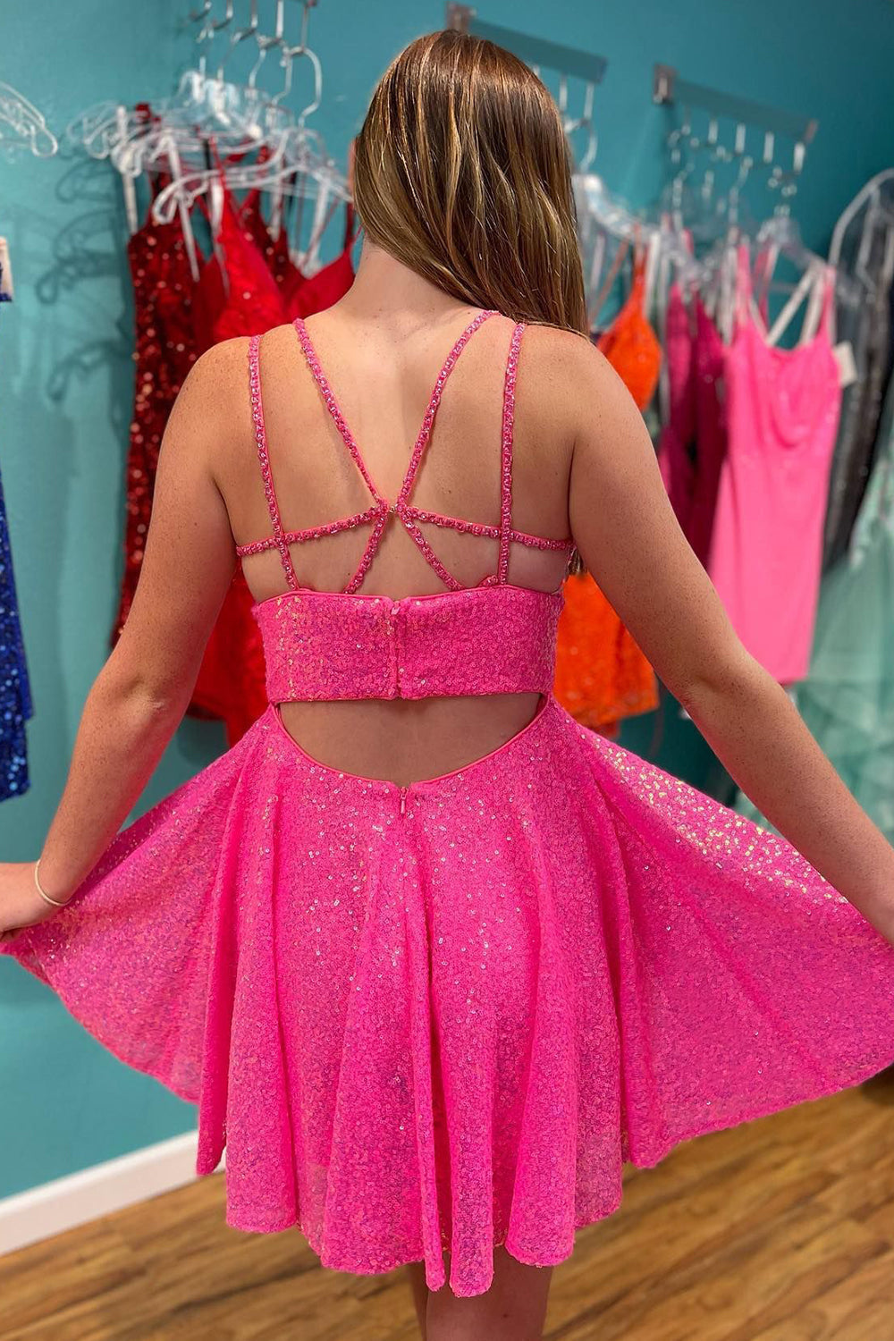 Vestido de fiesta de bienvenida con lentejuelas y tirantes dobles estilo línea A