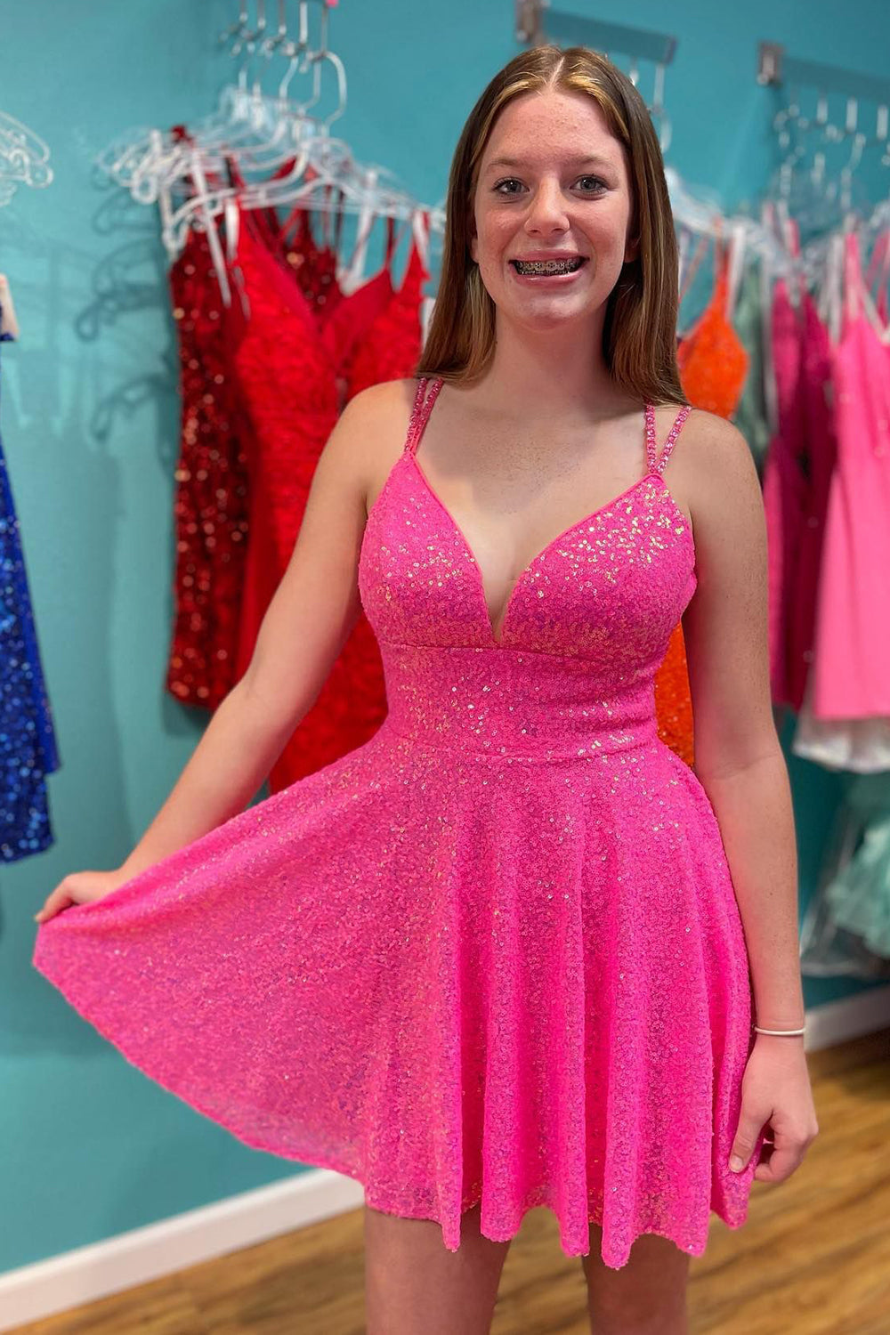 Vestido de fiesta de bienvenida con lentejuelas y tirantes dobles estilo línea A