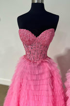Vestido de fiesta de tul multicapa sin tirantes, corte en A, con abertura