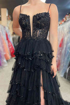 Vestido largo de fiesta negro con tirantes, malla recortada, lentejuelas y capas