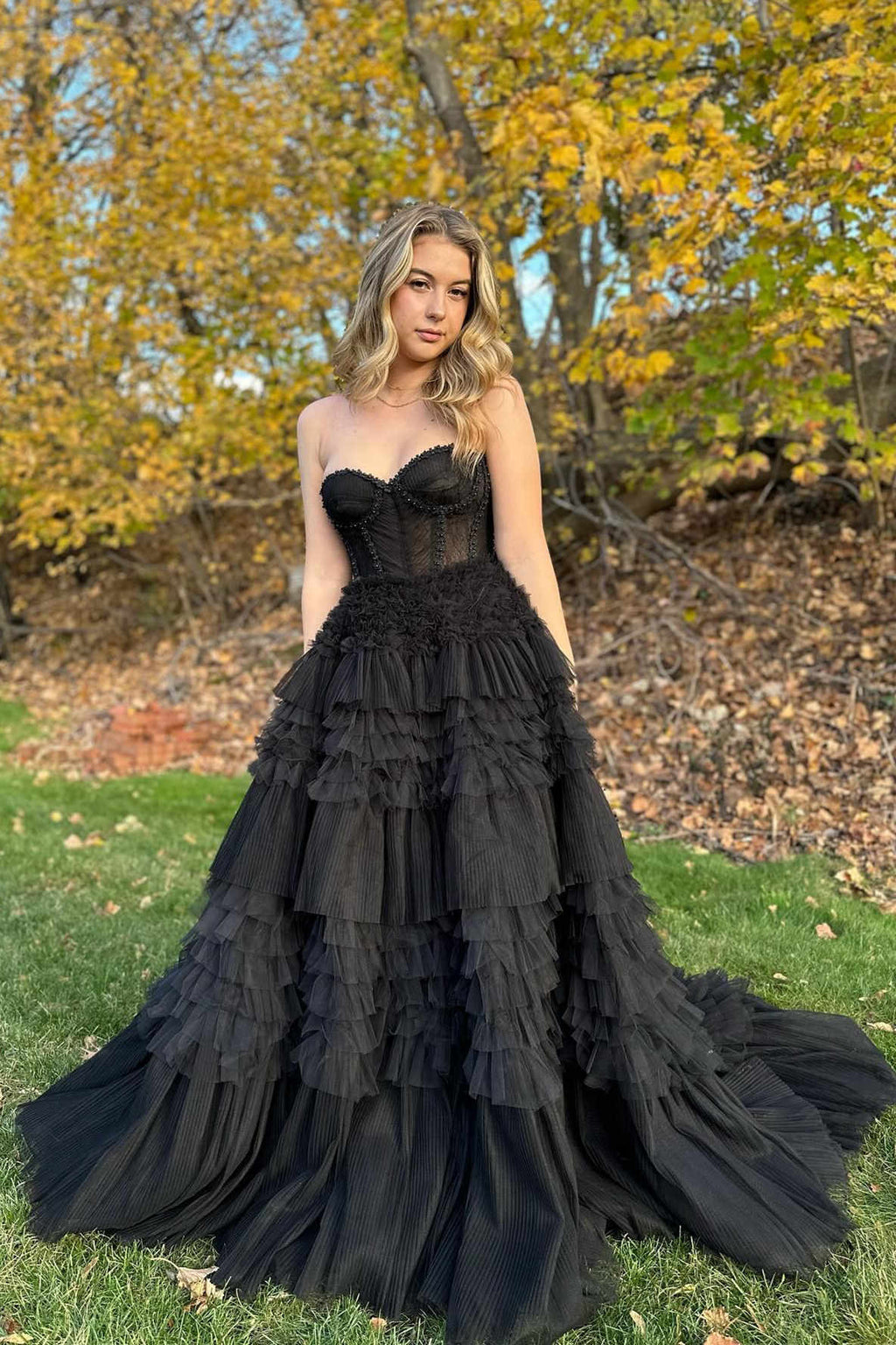 Vestido formal de corte A con escote corazón y cuentas escalonadas