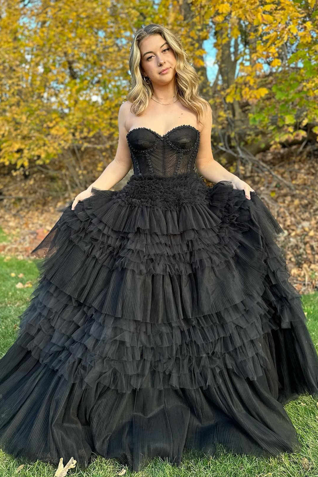 Vestido formal de corte A con escote corazón y cuentas escalonadas