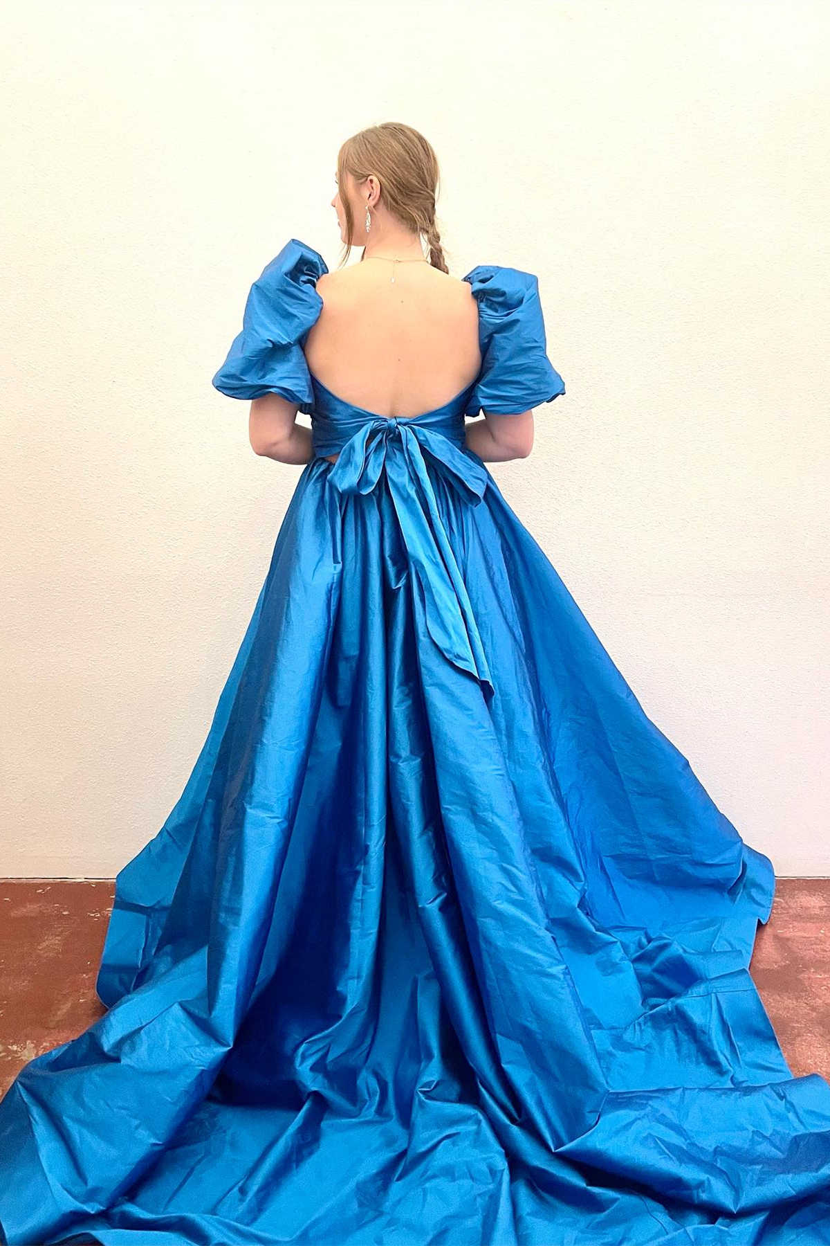 Lynette | Vestido de fiesta fucsia de corte en A con escote cuadrado y mangas abullonadas