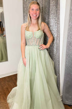 Robe de bal trapèze en tulle à bretelles, sequins et perles