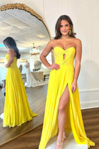Vestido de fiesta rosa fucsia sin tirantes con escote en forma de ojo de cerradura y pliegues, corte en A