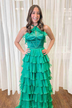 Robe de bal dos nu à volants étagés et décolleté en V avec fente