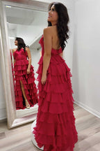 Robe de bal dos nu à volants étagés et décolleté en V avec fente