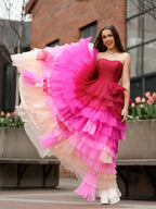 Robe de bal longue à corsage plissé en forme de cœur et à volants
