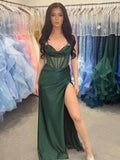 Genio | Vestido largo de sirena verde oscuro con corsé transparente y cuentas