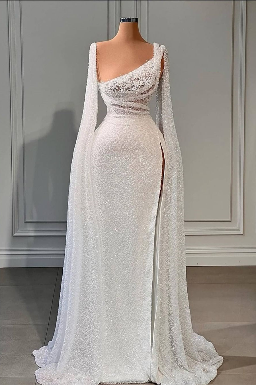 Robes de mariée glamour en forme de A, fendues et ornées de sequins et de perles