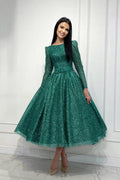 Elegante vestido de graduación verde oscuro de corte A, con lentejuelas, largo hasta los tobillos y mangas largas.