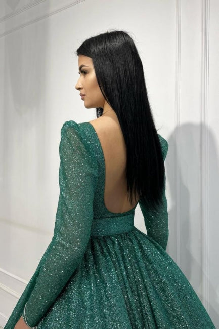 Elegante vestido de graduación verde oscuro de corte A, con lentejuelas, largo hasta los tobillos y mangas largas.