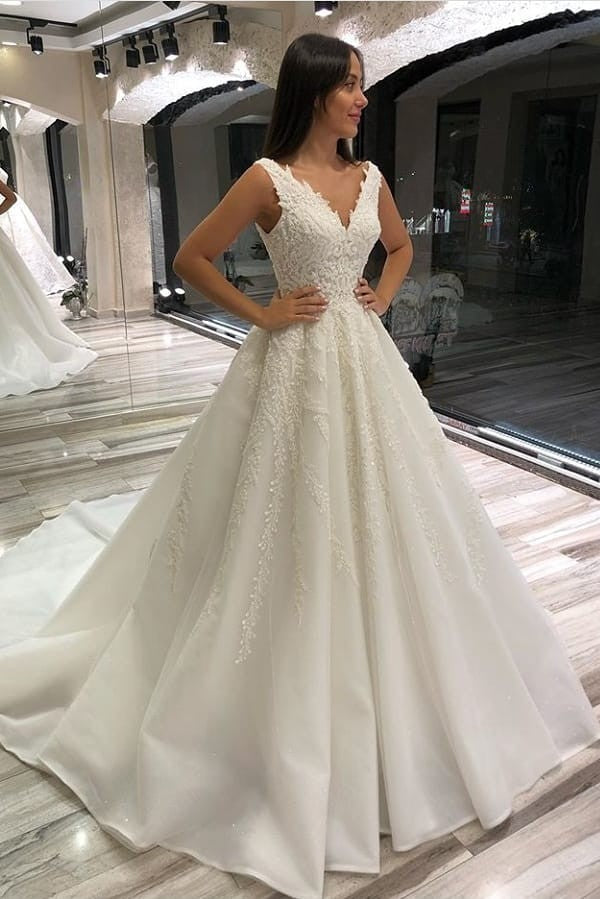 Glamuroso vestido de novia largo de encaje, corte en A, escote en V y sin mangas