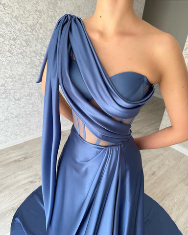 Robes de soirée glamour longues bleues asymétriques sans manches