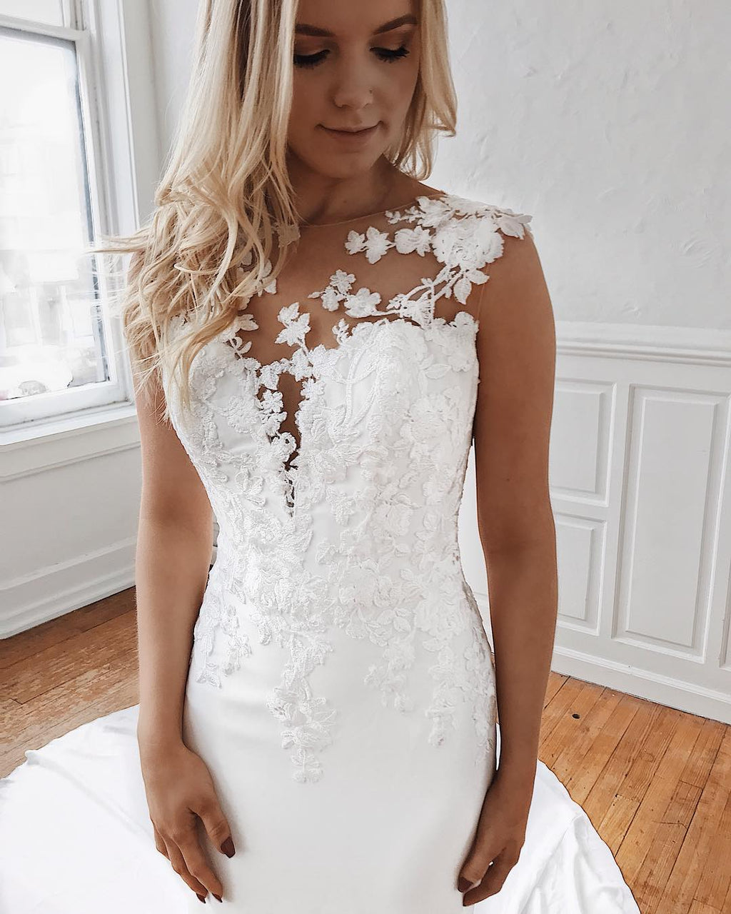 Vestidos de novia largos de sirena con apliques de encaje y estilo glamuroso