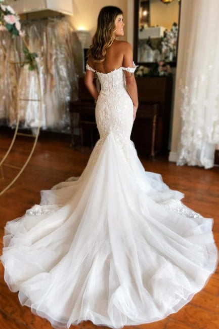 Glamuroso vestido de novia largo de sirena con hombros descubiertos, encaje, sin mangas y cola