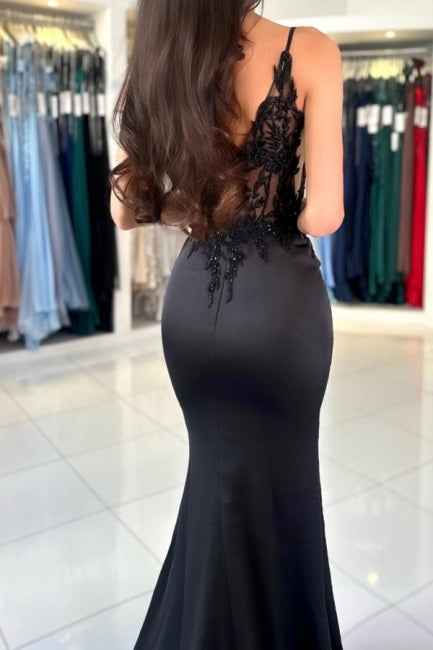 Robe de bal longue et glamour en dentelle avec décolleté en V et bretelles spaghetti et fente