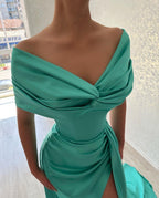 Robes de soirée glamour longues à épaules dénudées et fente longue en ligne