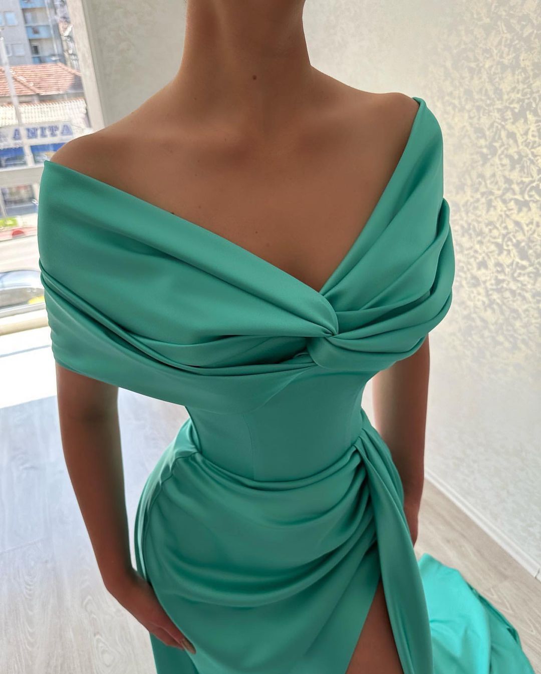 Robes de soirée glamour longues à épaules dénudées et fente longue en ligne