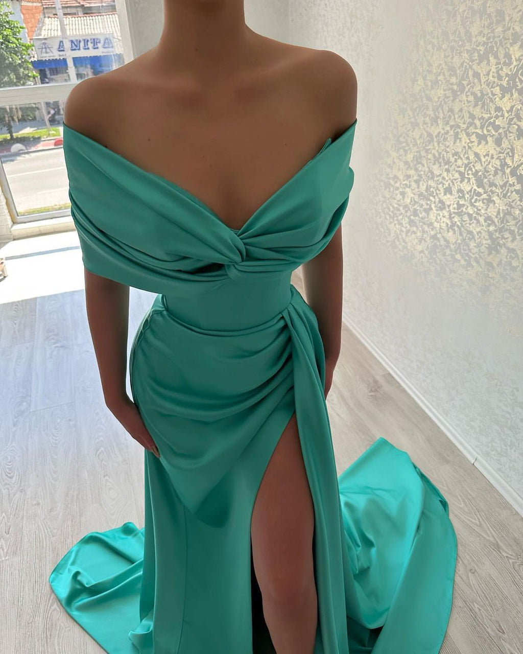 Robes de soirée glamour longues à épaules dénudées et fente longue en ligne