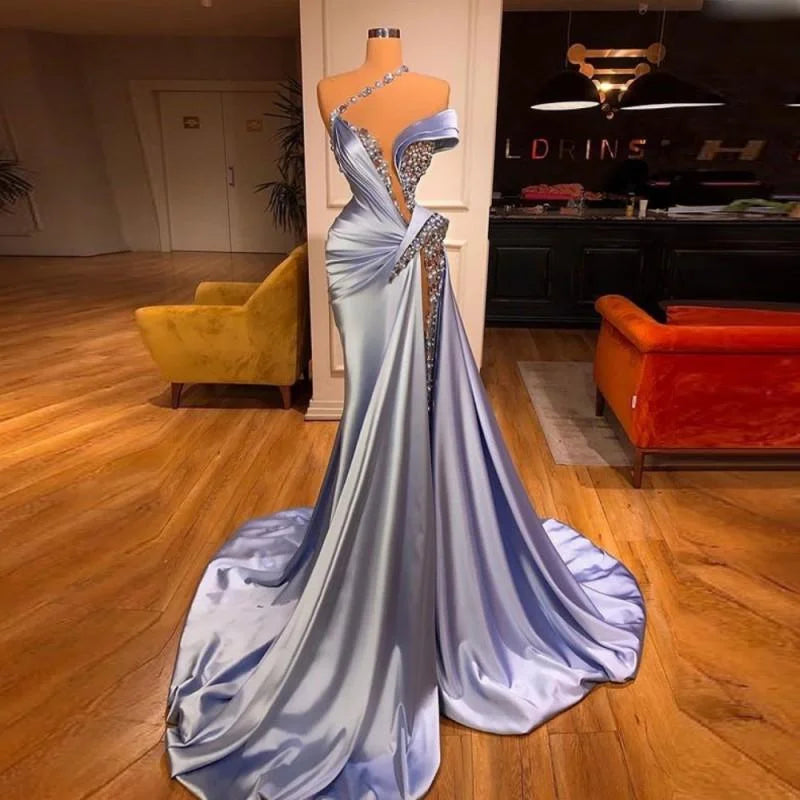 Robe de bal longue et glamour en dentelle à paillettes et épaules dénudées avec fente
