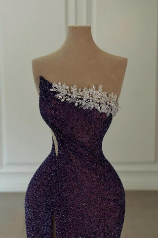 Robe de bal longue violette glamour sans bretelles, ornée de paillettes et de perles, avec fente