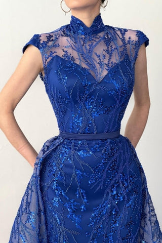 Robe de bal longue bleu roi glamour à col haut en dentelle sans manches avec traîne amovible