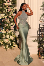 Glamuroso vestido largo de sirena color verde salvia con cuello alto y mangas de encaje para baile de graduación