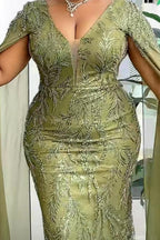Glamuroso vestido de noche largo color salvia con escote en V, corte sirena, encaje y pedrería