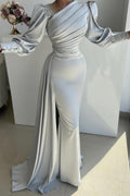 Robe de bal longue argentée glamour en satin plissé à manches longues avec fente latérale
