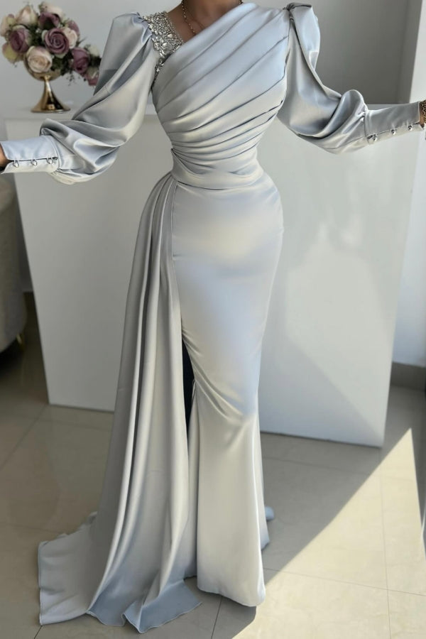 Robe de bal longue argentée glamour en satin plissé à manches longues avec fente latérale