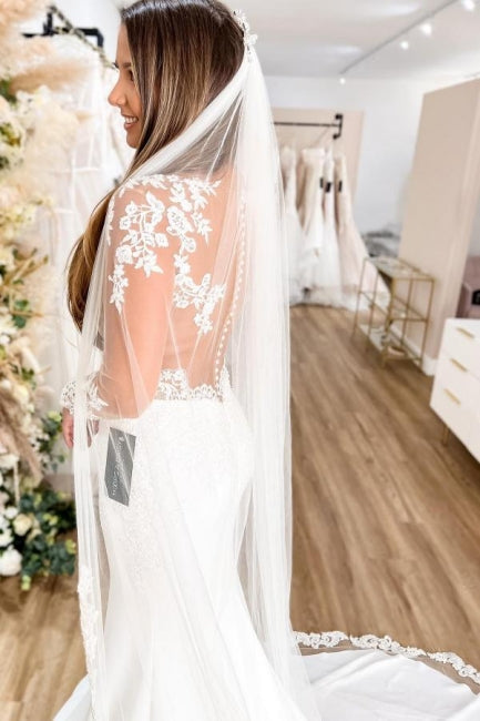 Vestido de novia sirena de encaje floral con espalda descubierta y mangas largas, glamuroso y elegante