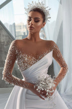 Robe de mariée glamour blanche longue à manches longues en satin et cristaux avec traîne amovible