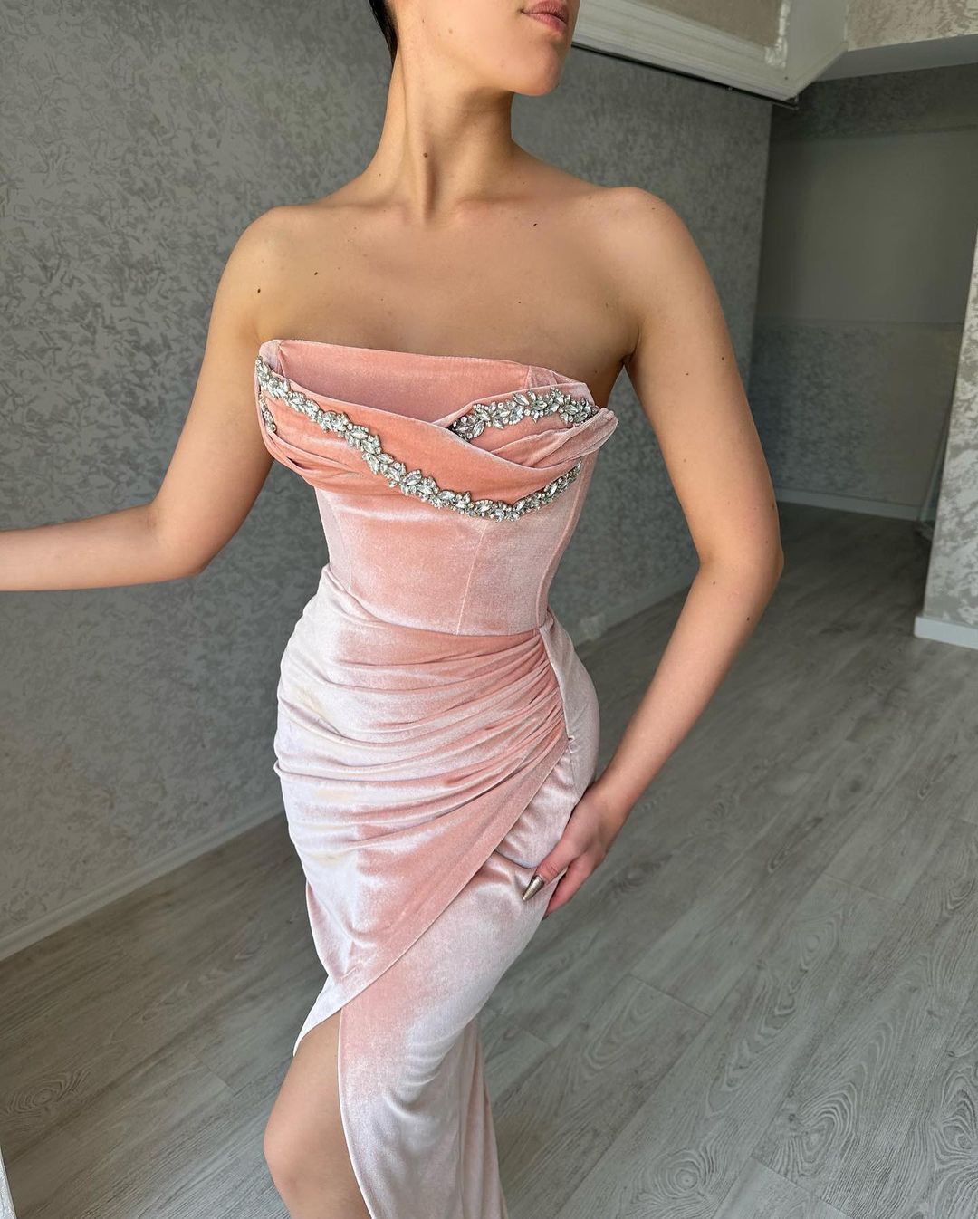 Robe de soirée sirène glamour, charmante, sans manches, ornée de cristaux et fendue sur le côté (disponible en ligne)