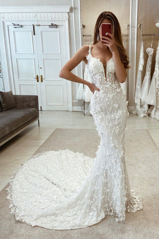 Vestido de novia glamuroso de sirena con tirantes, escote en V, flores y cola