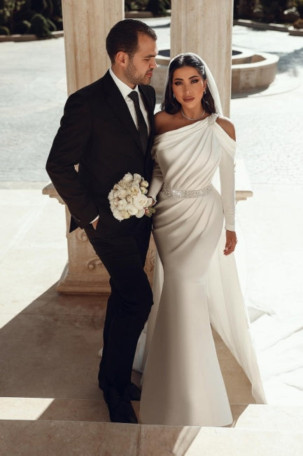 Robe de mariée sirène glamour en satin, asymétrique à manches longues et volants
