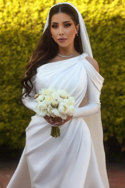 Robe de mariée sirène glamour en satin, asymétrique à manches longues et volants