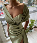 Elegantes vestidos de noche de corte A con volantes, ideales para fiestas.