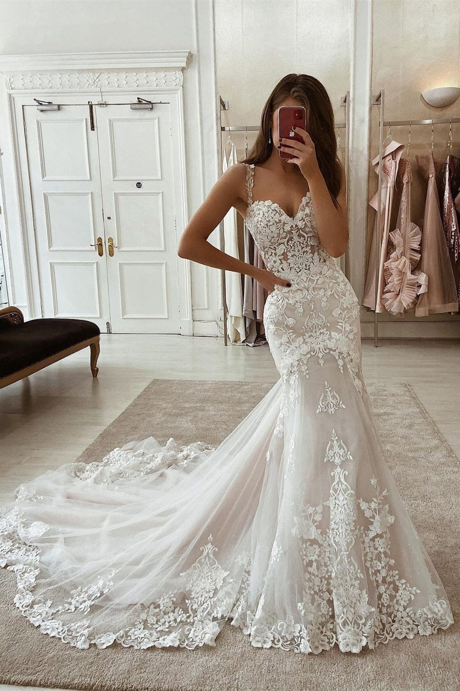 Glamuroso vestido de novia de sirena sin mangas con tirantes finos y encaje