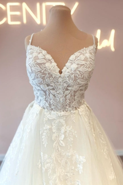 Robes de mariée glamour à fines bretelles, sans manches et coupe trapèze en dentelle