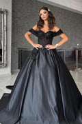 Elegantes vestidos de noche negros de fiesta con escote corazón y hombros descubiertos, adornados con cuentas.