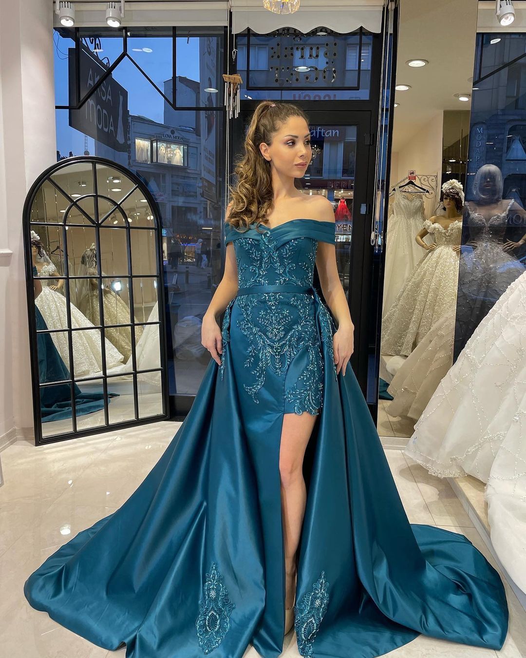 Glamorous Sweetheart Off-the-Shoulder Sheath Ribbon Evening Party Gowns with Appliques