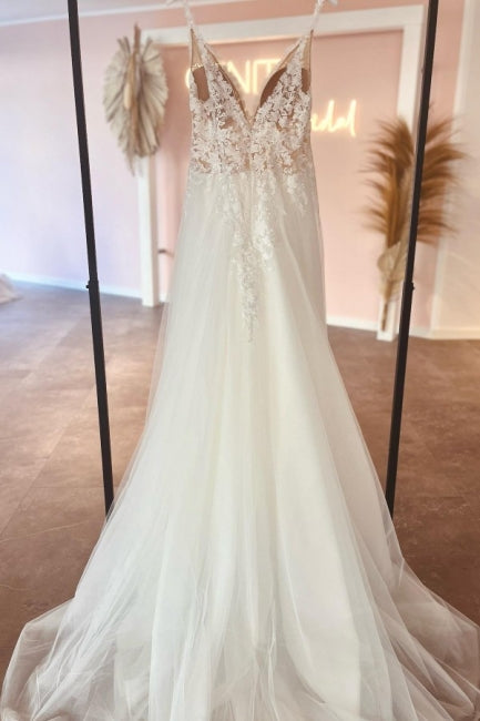 Robes de mariée glamour en dentelle, décolleté en V sans manches, coupe trapèze, bustier cœur