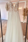 Robes de mariée glamour en dentelle, décolleté en V sans manches, coupe trapèze, bustier cœur