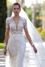 Robe de mariée sirène glamour à col en V, manches longues et applications en dentelle
