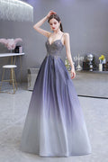 Vestido de fiesta glamuroso de tirantes finos con efecto degradado morado y corte en A