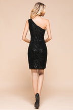 Robe de soirée courte mini à paillettes noires asymétriques, ornée de sequins.