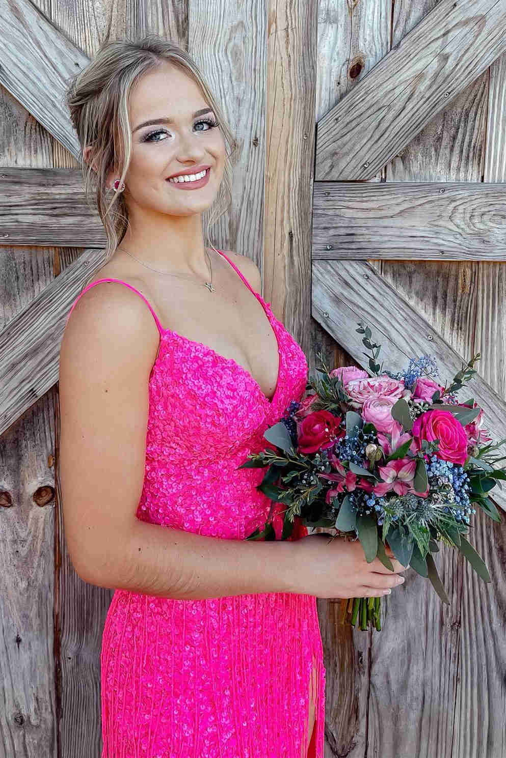 Robe de bal longue rouge pailletée à col V et pompons